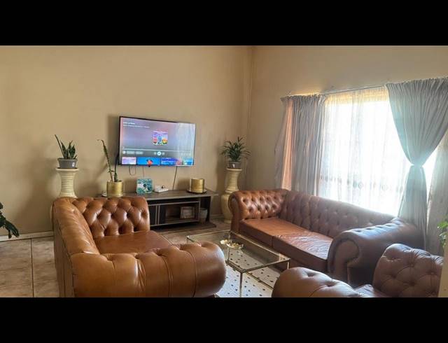 3 BEDROOM SIMPLEX FOR SALE IN SHARONLEA